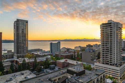 1702-2100 3rd Ave, Seattle, WA, 98121-2303 | Card Image