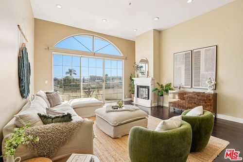4-3535 Dunn Drive, Los Angeles, CA, 90034 | Card Image