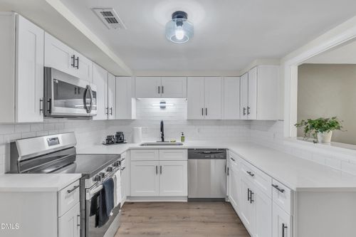 12 Patriot Cir, Durham, NC, 27704-1752 | Card Image