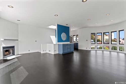 4 Museum Way, San Francisco, CA, 94114-1428 | Card Image