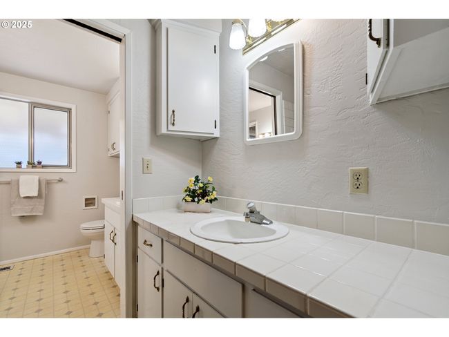Bathroom-Hall | Image 11