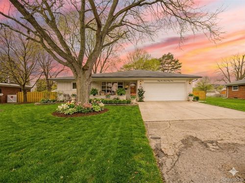 31745 Schoolcraft, Fraser, MI, 48026-3641 | Card Image