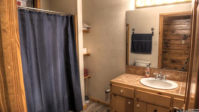 457 N Tomahawk Way, House other with 4 bedrooms, 3 bathrooms and null parking in Concan TX | Image 30