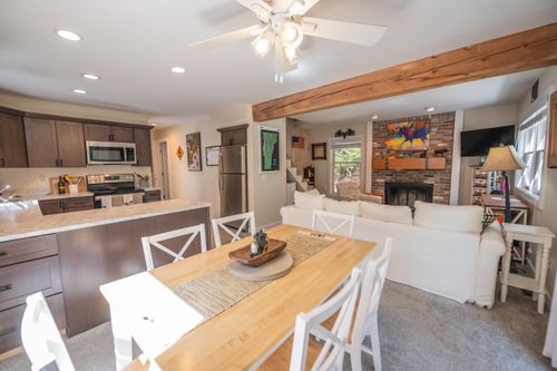 33 High Top Rd, Wilmington, VT, 05363-8809 | Card Image