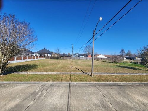 209 Genet Dr, Arabi, LA, 70032-2035 | Card Image