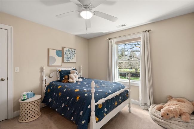 37 Island Dr, House other with 4 bedrooms, 3 bathrooms and 6 parking in Middletown RI | Image 17