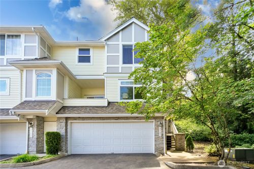 2-6707 Se Cougar Mountain Way, Bellevue, WA, 98006-5618 | Card Image