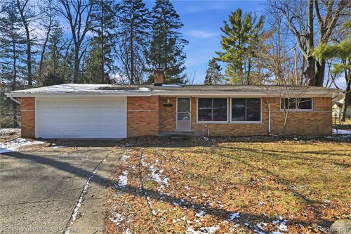52433 Ihla St, Utica, MI, 48316 | Card Image