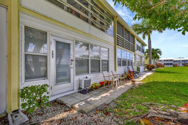 107 Sheffield E, Condo with 1 bedrooms, 2 bathrooms and null parking in West Palm Beach FL | Image 21