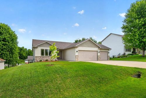 634 8th St Sw, Pine Island, MN, 55963-9121 | Card Image
