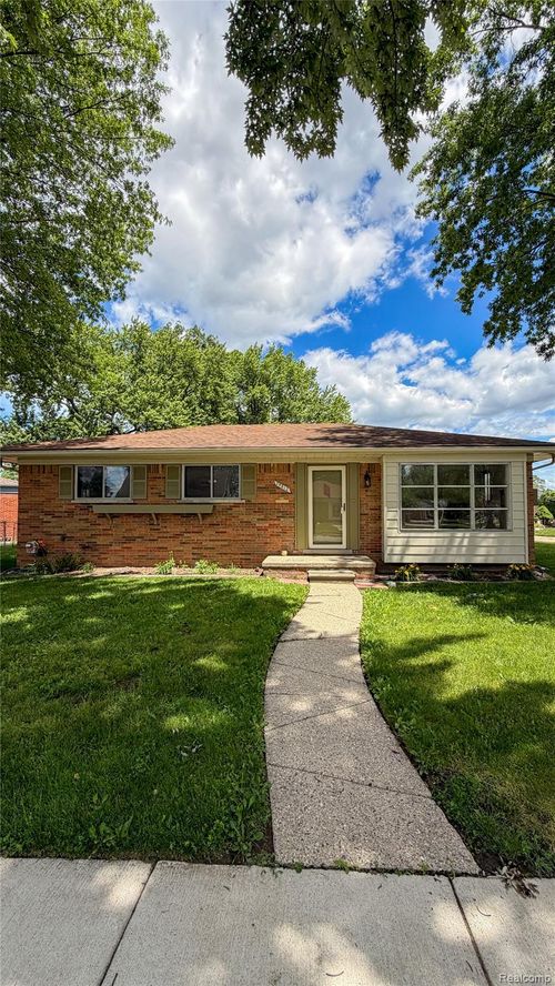 29812 Newport Dr, Warren, MI, 48088-3643 | Card Image