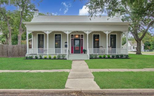 502 S College St, Weimar, TX, 78962-2702 | Card Image