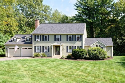 23 Forest Park Dr, Mendon, MA, 01756-1061 | Card Image