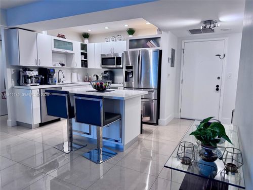 apt-115-600 Three Islands Blvd, Hallandale Beach, FL, 33009-2842 | Card Image