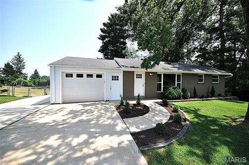 31 E Meadow Ln, Ellisville, MO, 63021-4703 | Card Image