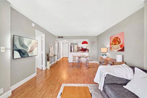 a2004-1865 Brickell Ave, Miami, FL, 33129-1652 | Card Image