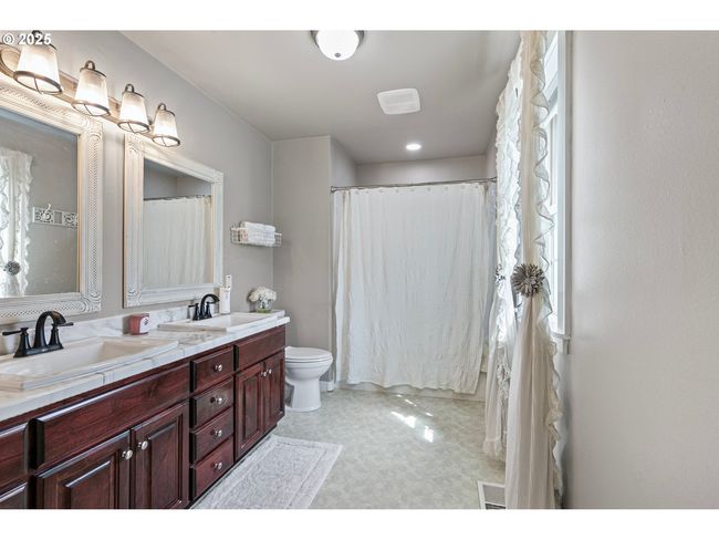 34207 Enos Dr, House other with 5 bedrooms, 5 bathrooms and 2 parking in Halsey OR | Image 27