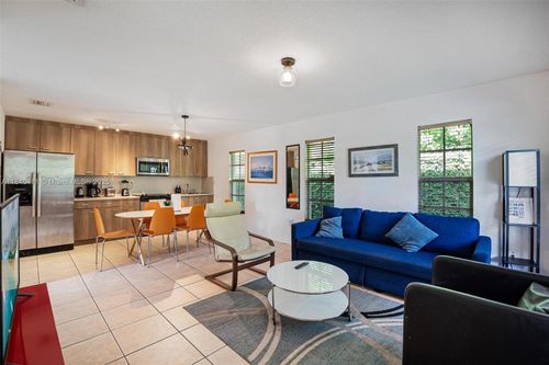 a-252 Nw 40th St, Miami, FL, 33127-2933 | Card Image