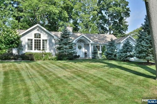550 Overlook Dr, Wyckoff, NJ, 07481-1308 | Card Image
