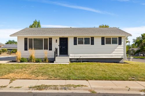 330 Belaire Cir, Grantsville, UT, 84029-9638 | Card Image