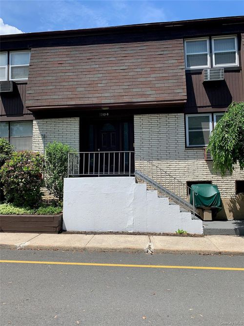 10-10 Oxford Dr, Valley Cottage, NY, 10989-1930 | Card Image