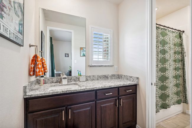 Full bath featuring a shower with curtain and vanity | Image 23