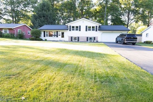 3898 Bryant Dr, Youngstown, OH, 44511-1154 | Card Image