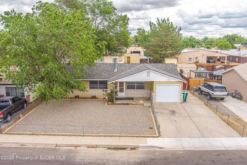 2104 E 11th St, Farmington, NM, 87401-7504 | Card Image