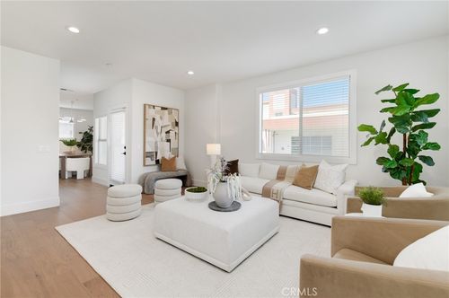 unit-14-347 Citracado Pkwy, Escondido, CA, 92025-7383 | Card Image