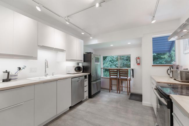 4 - 822 Gibsons Way, Condo with 2 bedrooms, 2 bathrooms and 2 parking in Gibsons BC | Image 7