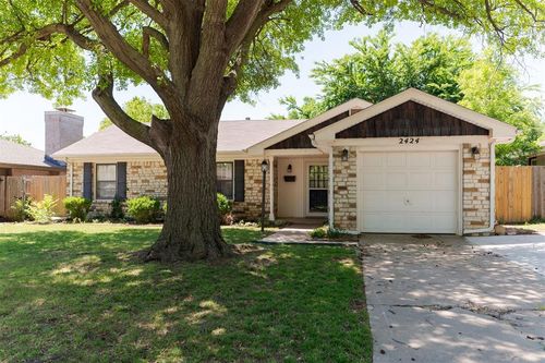 2424 Ashley Drive, The Village, OK, 73120 | Card Image