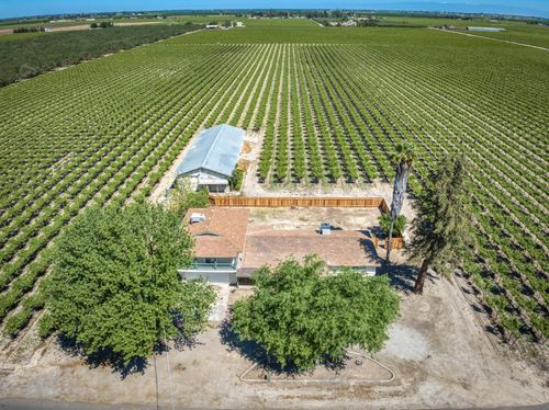 4154 W Mountain View Ave, Caruthers, CA, 93609-9629 | Card Image