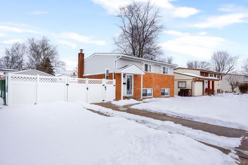 23452 Astrid Ln, Rockwood, MI, 48173-1203 | Card Image