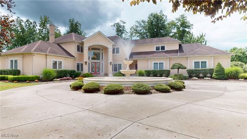 460 Berwick Cir, Aurora, OH, 44202-8560 | Card Image