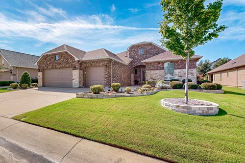 9517 Crestview Dr, Denton, TX, 76207-6770 | Card Image