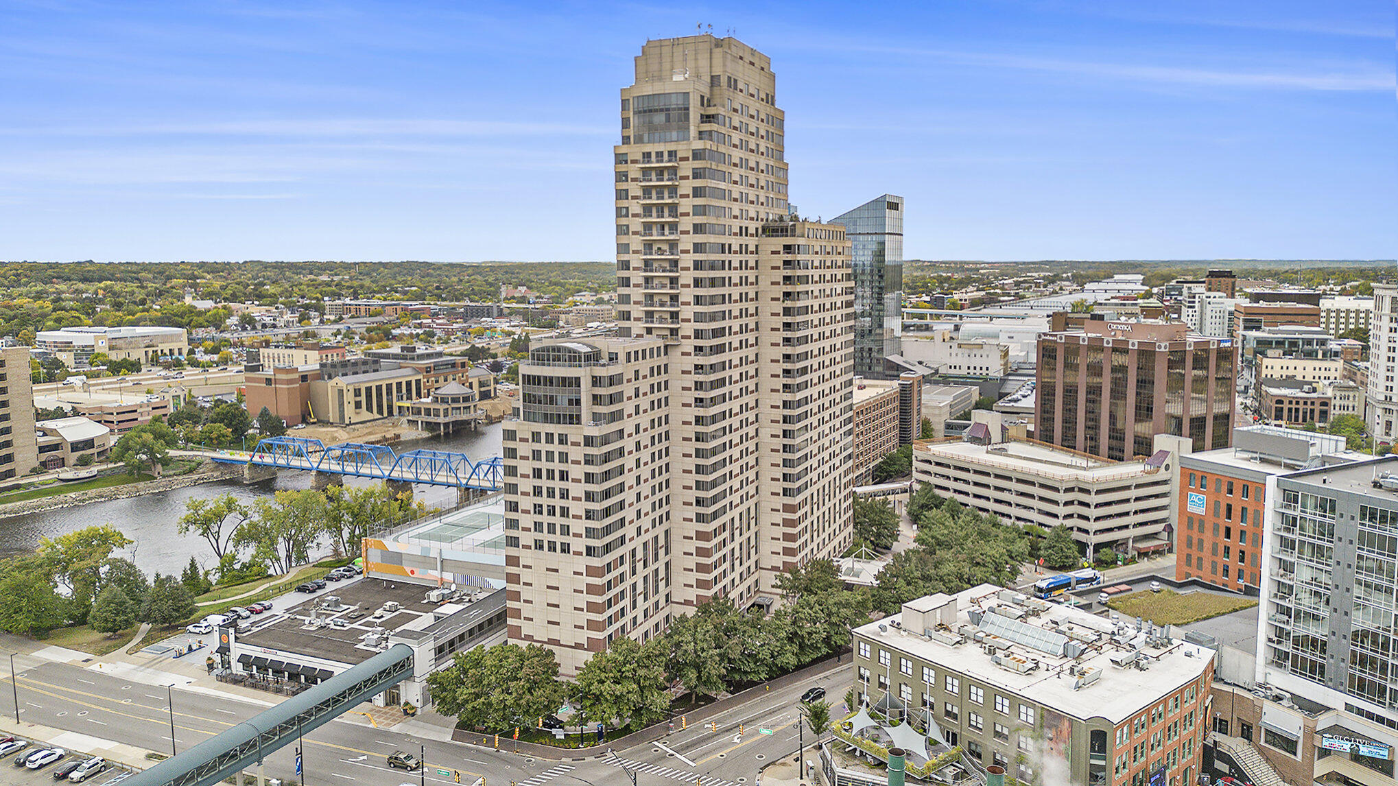 Campau Cir, Grand Rapids, MI 49503