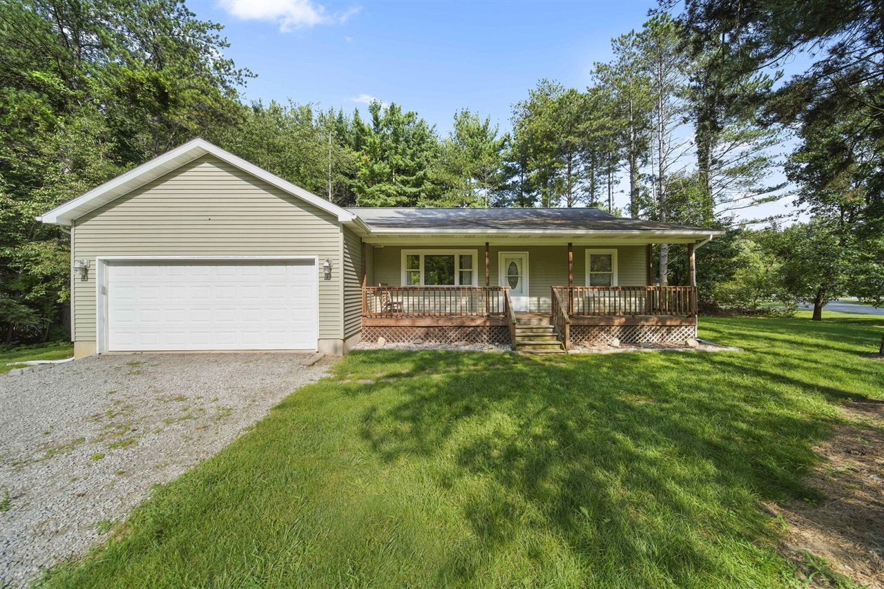 Reef Ct, Pleasant Lake, MI 49272