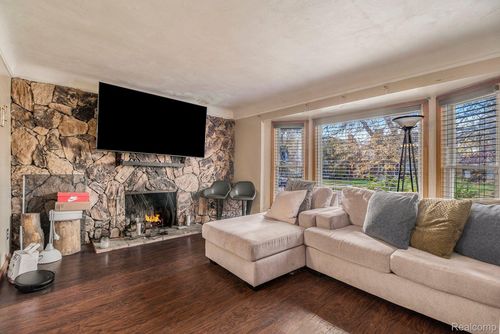 8360 Freda St, Detroit, MI, 48204-3191 | Card Image