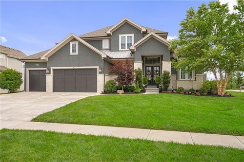 17117 Bluejacket St, Overland Park, KS, 66221-8301 | Card Image