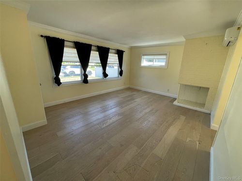 14 Glen Ln, Copiague, NY, 11726-3704 | Card Image