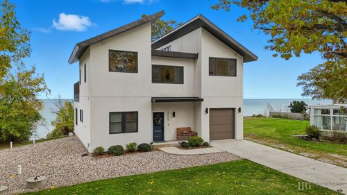 8609 Lakeshore Dr, Pleasant Prairie, WI, 53158-4717 | Card Image