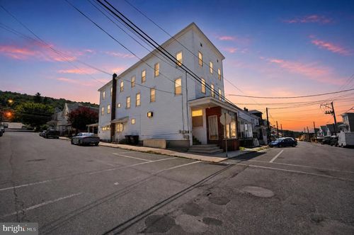 200 W Bertsch St, LANSFORD, PA, 18232-1827 | Card Image
