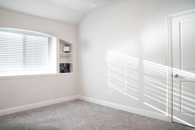 Carpeted spare room featuring lofted ceiling and baseboards | Image 17