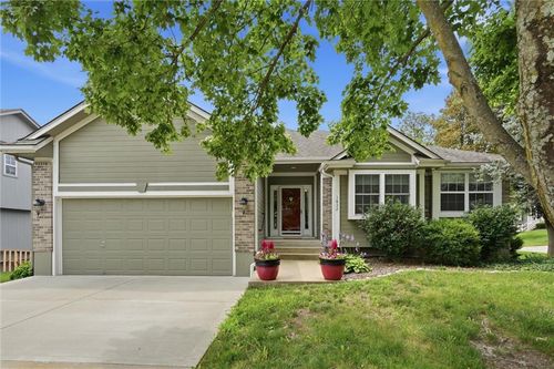 1832 Ne Stonewood Dr, Lee's Summit, MO, 64086-5947 | Card Image