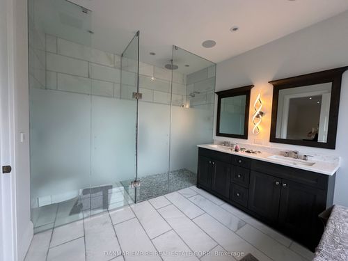 71 Gordon Rd, North York, ON, M2P1E3 | Card Image