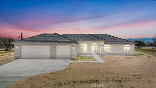 8569 Oakwood Ave, Hesperia, CA, 92345-3732 | Card Image