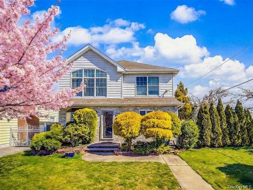 253 Devonshire Dr, New Hyde Park, NY, 11040-3530 | Card Image