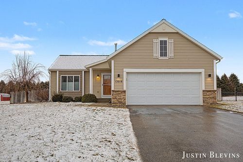 12018 Russell Rdg, Cedar Springs, MI, 49319-7960 | Card Image