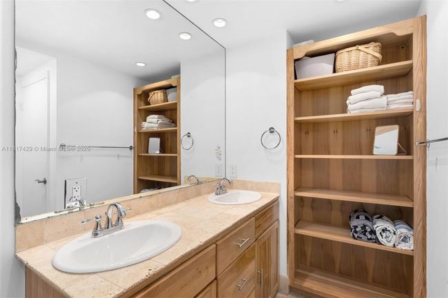 APT-446 - 141 Crandon Blvd, Condo with 3 bedrooms, 2 bathrooms and null parking in Key Biscayne FL | Image 24