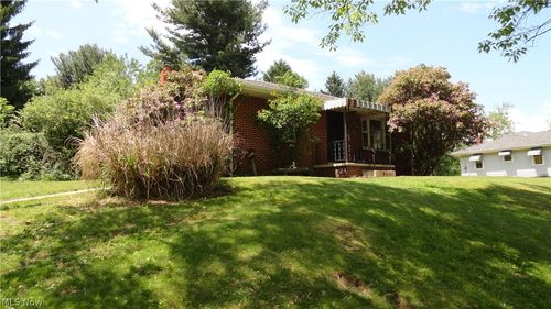 24 Hawthorn Ln, Chester, WV, 26034-1947 | Card Image